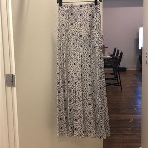 Long skirt, double slits in front